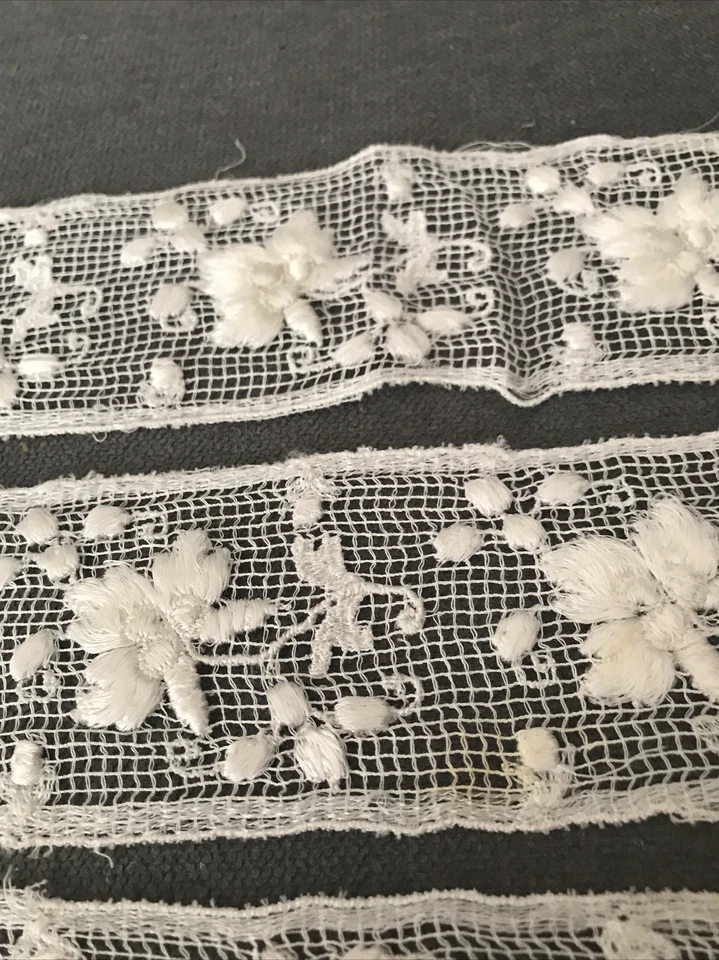 Entre Deux Brodé De Fil De Soie Blanc Sur Filet Deux Morceaux 66cm Et 1m32x5,5 - Photo 2/3