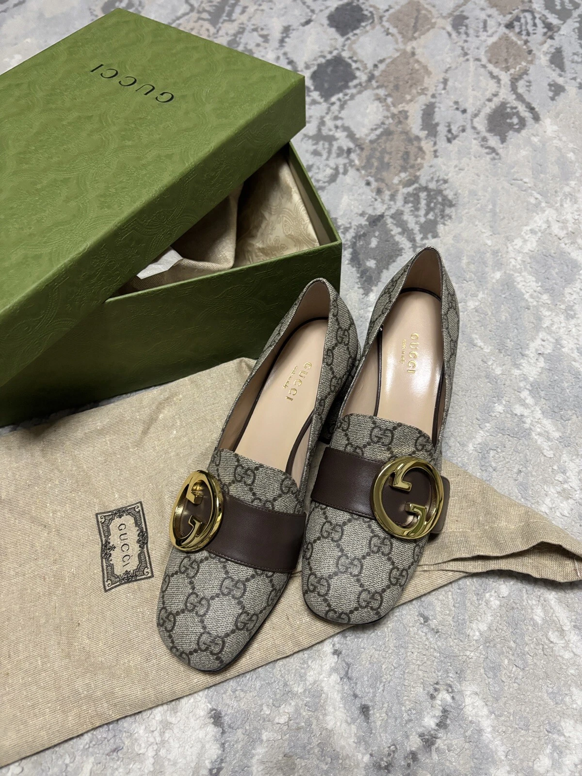 Escarpins Gucci neufs à talon moyen signature imbriqués G Supreme Kid taille 37,5 beige