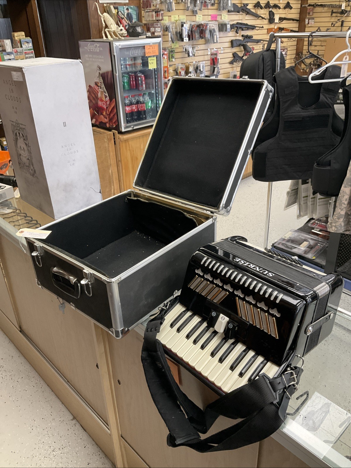 Sunrise 34 Piano 72 Bass Accordion  With Case 233239
