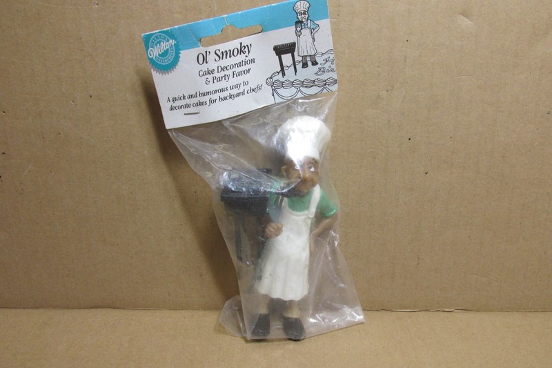 VINTAGE NEW WILTON OL' SMOKEY CAKE TOP DECORATION