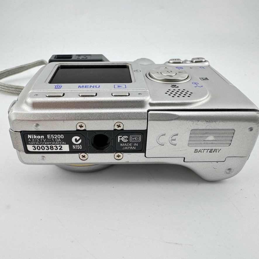 Nikon COOLPIX 5200 Digital Camera 5.1MP 3x Zoom w/ 512MB SD Memory