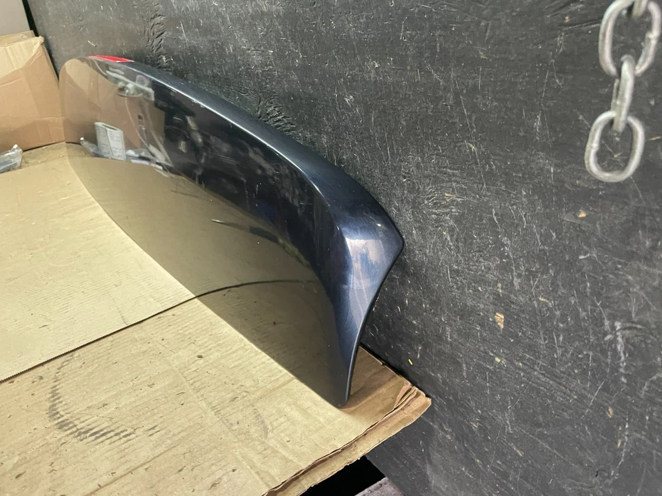 Dodge Grand Caravan 2011 a 2019 alerón trasero superior con luz de freno U7500 DG Foto 2 de 4