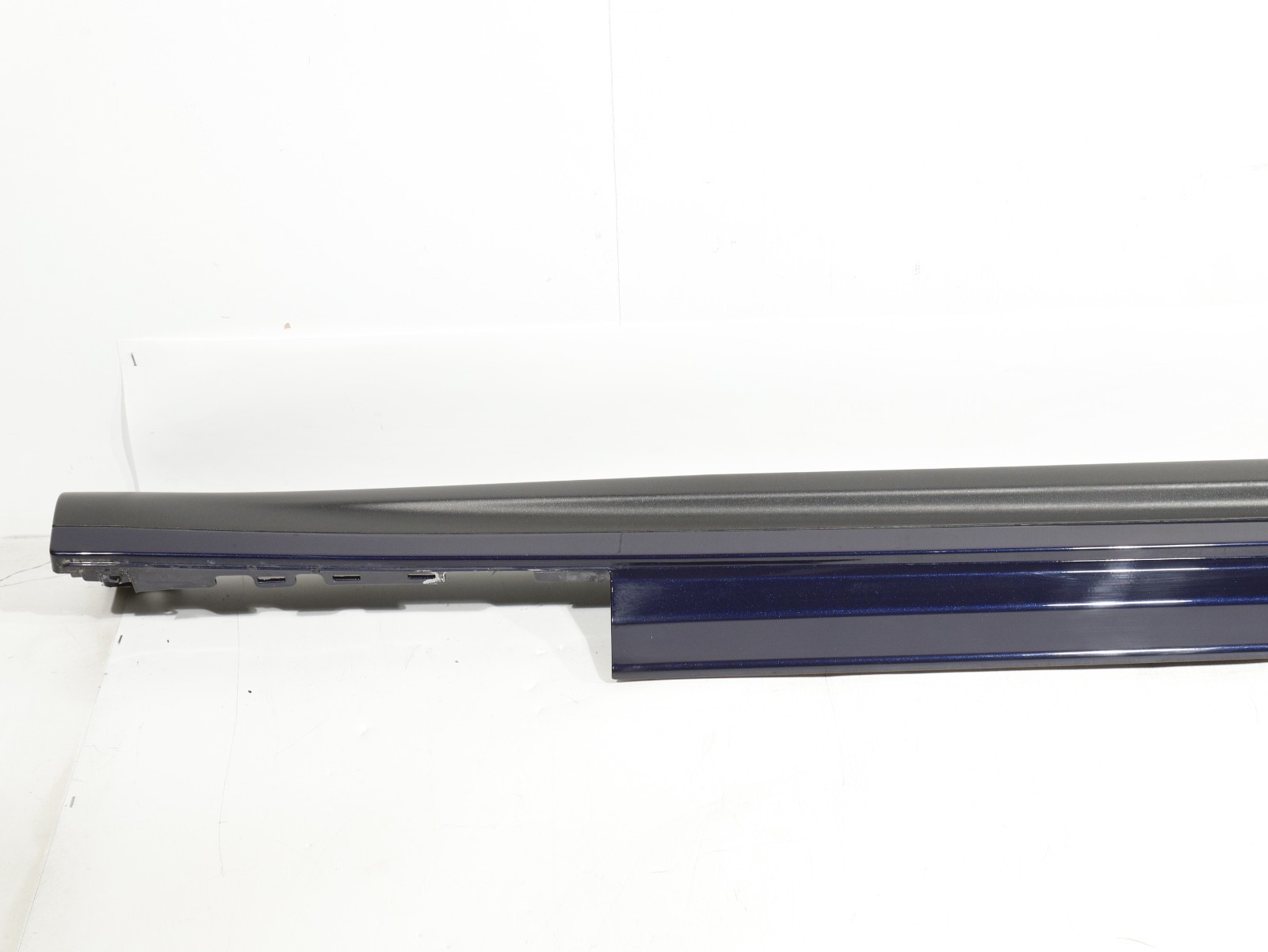 14-20 Maserati Ghibli RIGHT Side Rocker Panel Molding BLUE OEM 6700288580