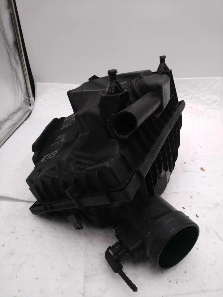 2016 BMW X1 Air Cleaner Assembly OEM 13717639749 Used 110k Miles Silver - Image 2 of 4