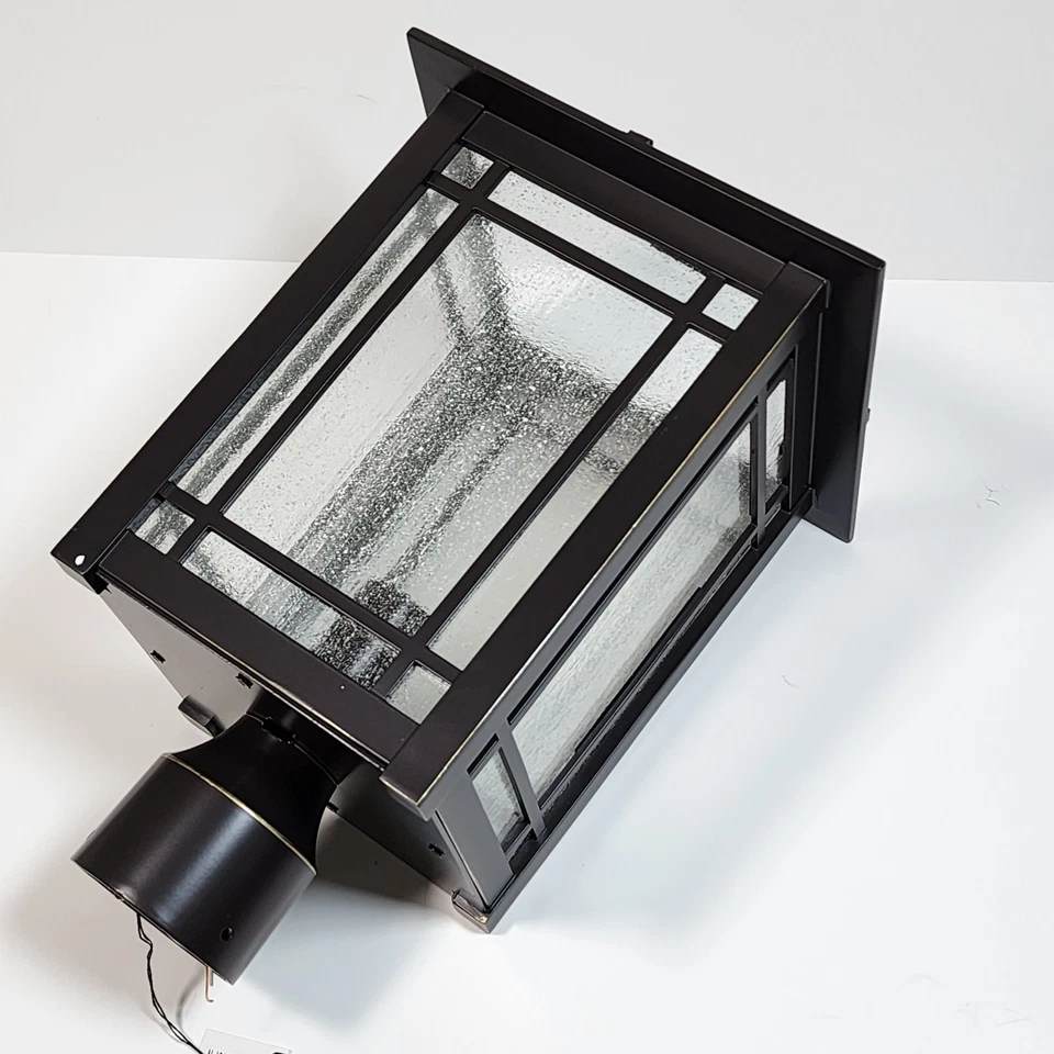 Linterna de poste exterior de bronce palladiano de 1 luz con punta de cedro Quoizel Foto 2 de 4