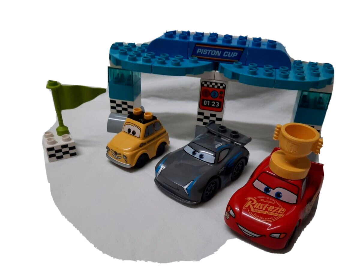 Jouet LEGO DUPLO 10857 La course de la Piston Cup Cars 3 Disney voitures  courses - Jouets/LEGO - La Boutique Disney