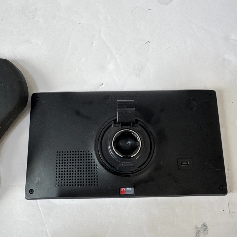 GARMIN NAVIGATION DRIVESMART 60 LMT GPS UNIT 6" SCREEN WITH TRAFFIC - Image 4 of 4