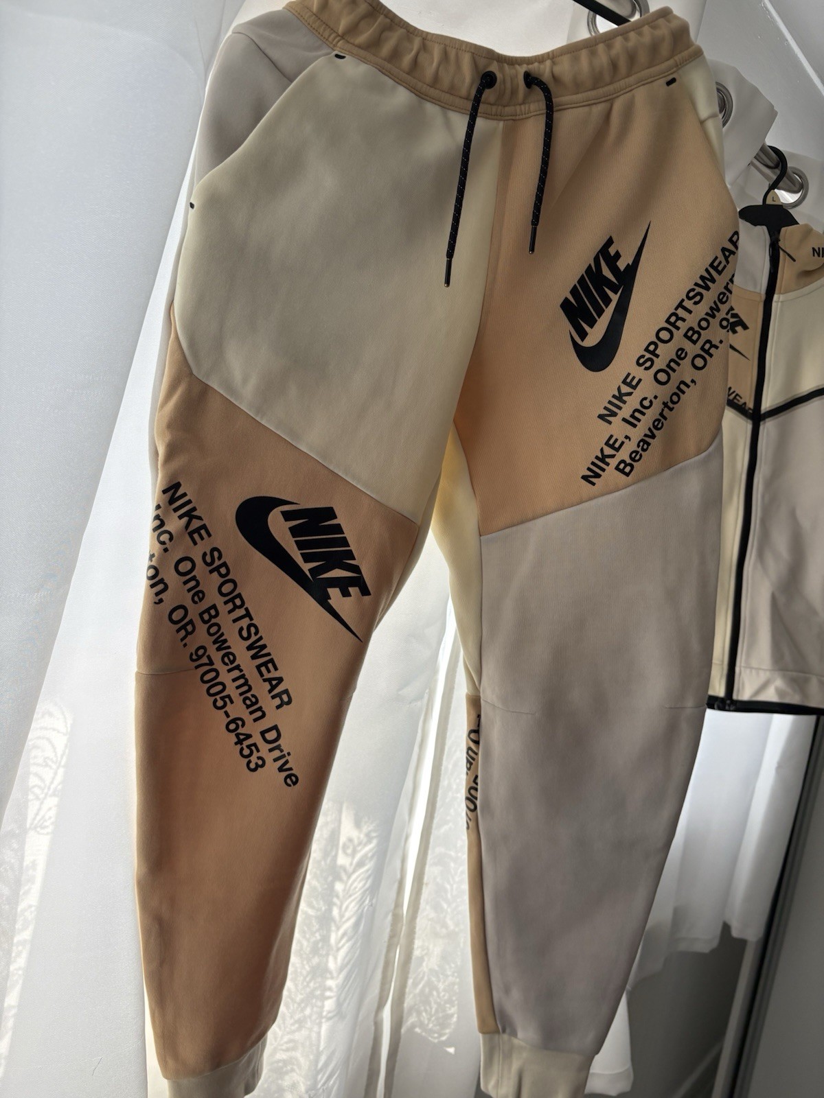 rare beige/cream nike tech fleece tracksuit image 3