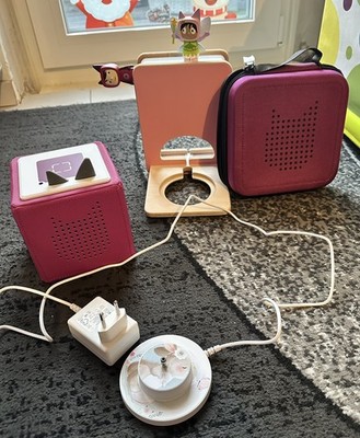 Toniebox 1 mit neuem Transporter und weiteres Zubehör - Beere 