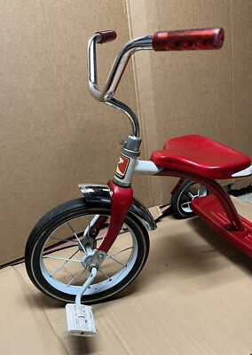 ヴィンテージRoadmasterロードマスター三輪車Made in U.S.A. Vintage Metal Roadmaster Tricycle Made In USA. Candy Apple Red