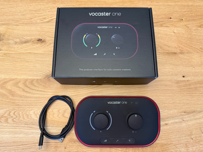 Focusrite Vocaster One USB-C Podcast Audio Interface XLR Mic Input Auto Gain