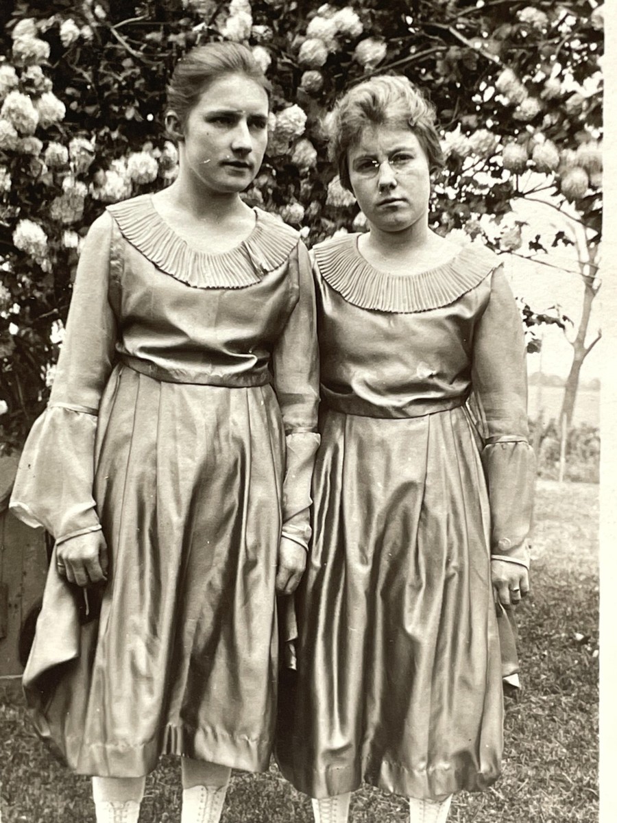 AZH Photograph Weird Sisters In Women Strange Outfits 1910-20's
