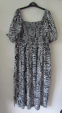 Yours Curve Womens Dress Size 22-24  Summer Shirred Print Midi Dress black white