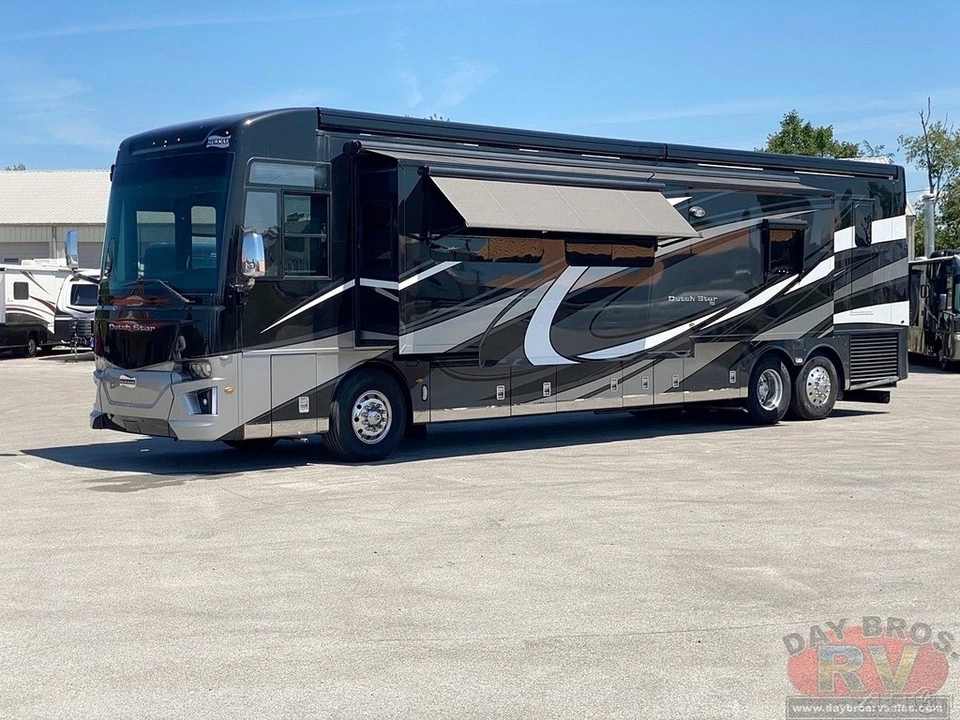 21 Newmar Coach Dutch Star 4369 Luxury Diesel Motorhome Class A RV Recliners - Image 2 of 4