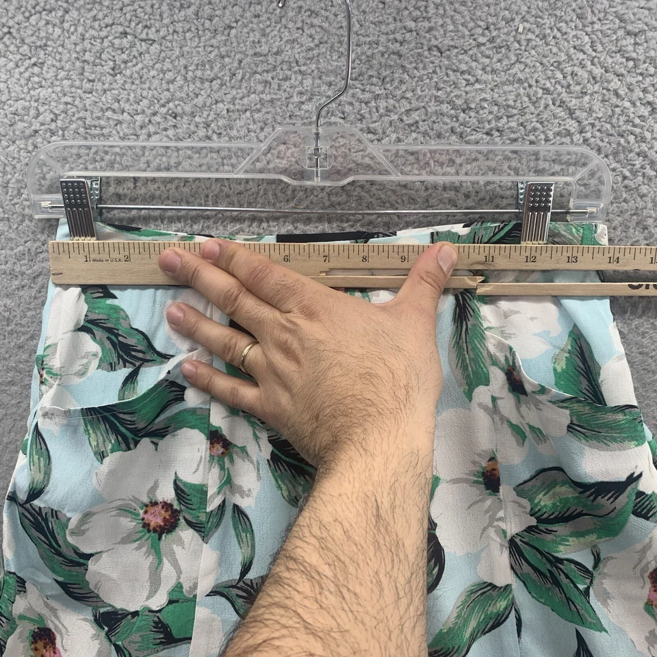 Nuevo con etiquetas Pantalones Cortos MinkPink Mujer Talla S Verde Blanco Estampado Floral Primavera Cintura Alta Foto 4 de 4