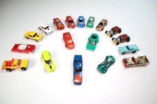 HOT WHEELS LOT OF 18 ASSORTED VINTAGE DIE CAST CARS LOOSE 1988 FERRARI RED F40