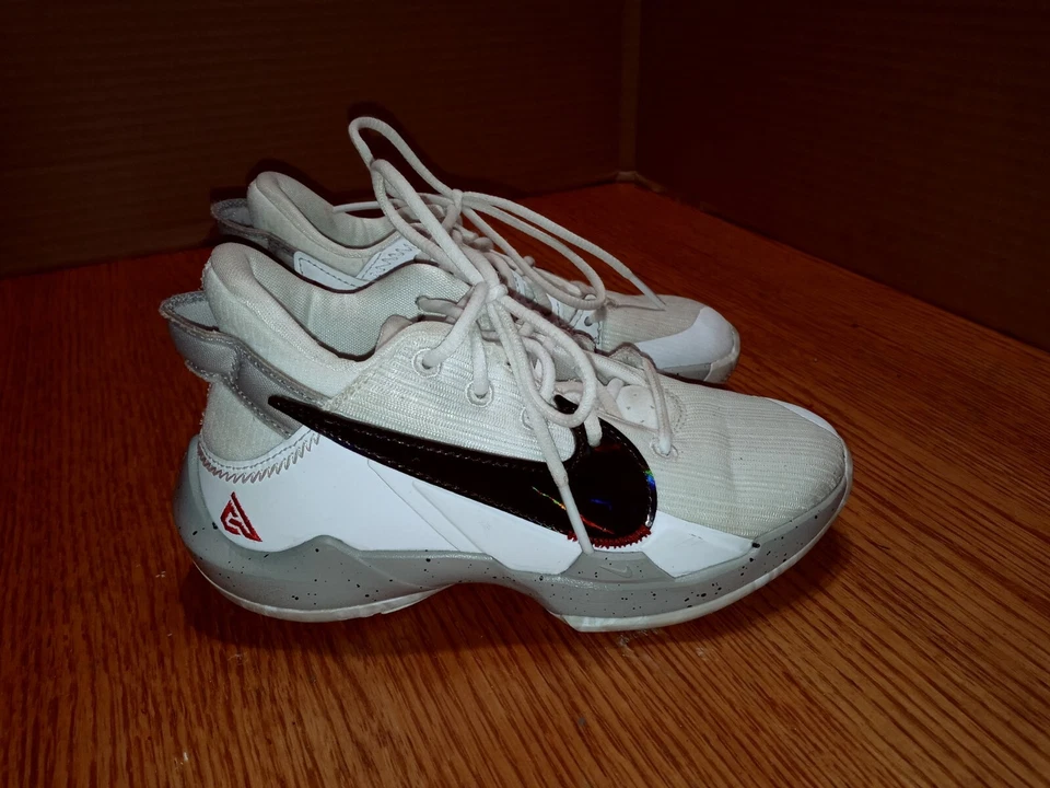Children's Nike Zoom Freak 2 White/Black / Gray Sneakers Shoes, Size 11.5C - Image 2 of 4