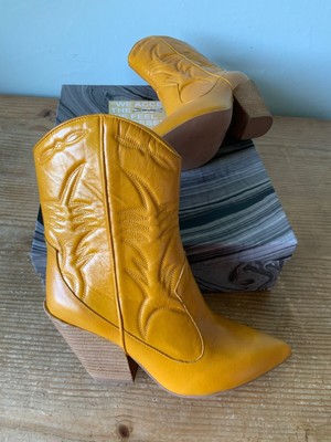 yellow cowgirl boots