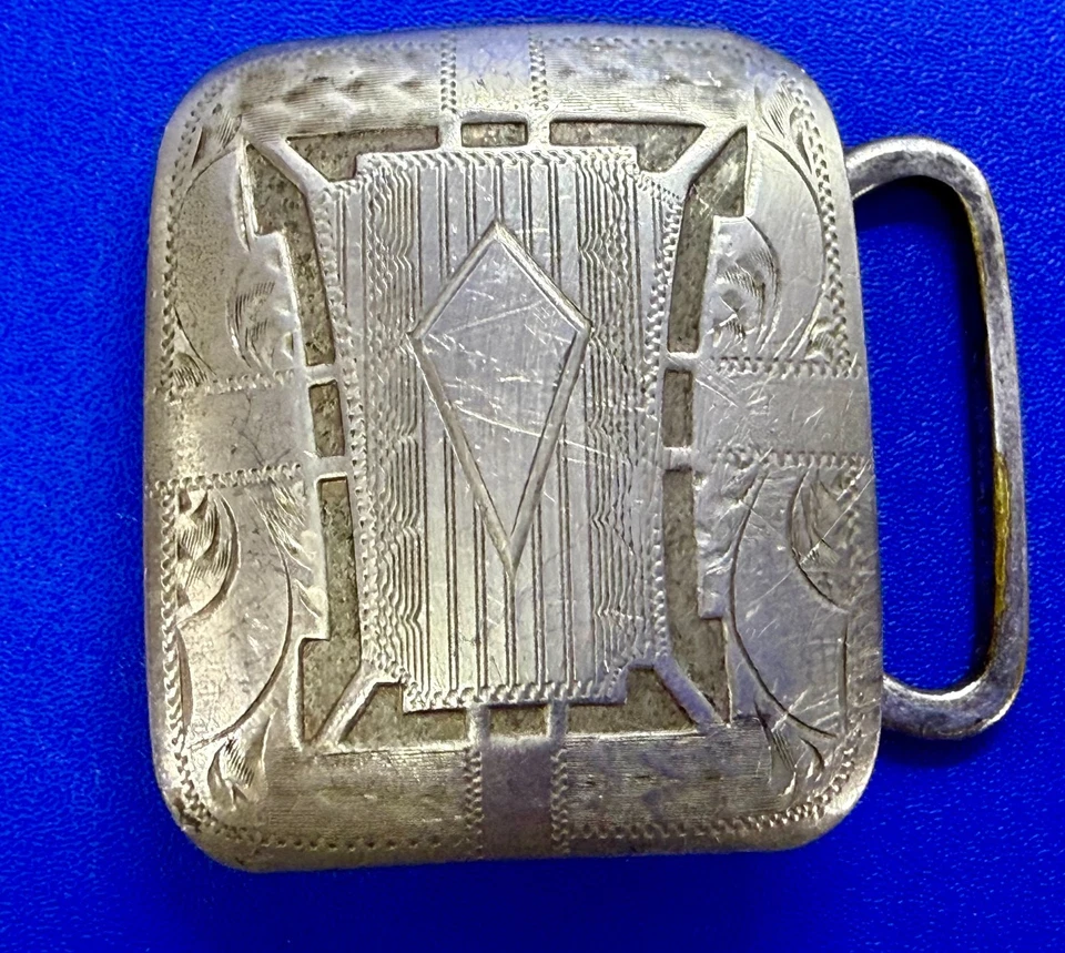 ¡Antigua hebilla de cinturón Art Deco con patrón de rayas de diamantes en blanco para grabar iniciales! Foto 2 de 4