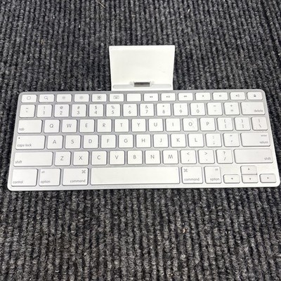 Apple iPad Keyboard Dock A1359 for 1st, 2nd, & 3rd Generation iPads 30-Pin
