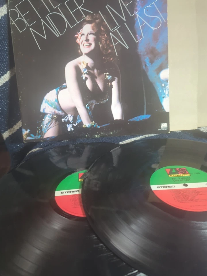 BETTE MIDLER - LIVE AT LAST  EX/MINT DOUBLE VINYL LP / FIRST PRESSING USA/INNERS - Image 3 of 4
