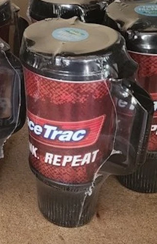 Taza de viaje RaceTrac 32 oz bebida. Repetir. Mango recargable sellado negro rojo Foto 2 de 3