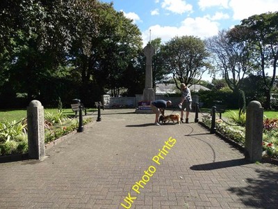 Foto 12x8 Das Kriegerdenkmal und zwei Hundeliebhaber in Formby c2016