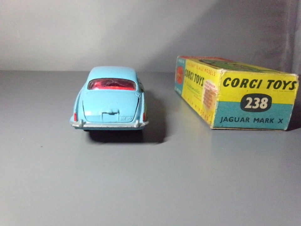 CORGI TOYS.  Jaguar  Mark X  no.238  scala 1/43 made in England  - Immagine 3 di 4