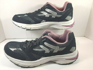 gel cushion athletic shoes