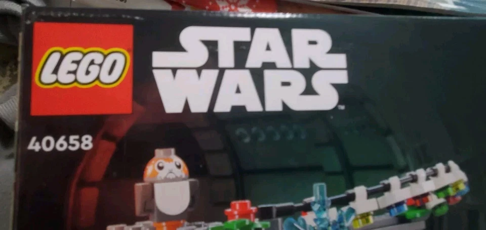 LEGO - 40658 - STAR WARS MILLENNIUM FALCON HOLIDAY DIORAMA -SEALED - - Image 2 of 4