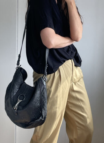 Bolso de Mano Massimo Dutti Cuero Nuevo Grueso Suave Solapa Sobre Negro Hobo Mediano - Imagen 5 de 17