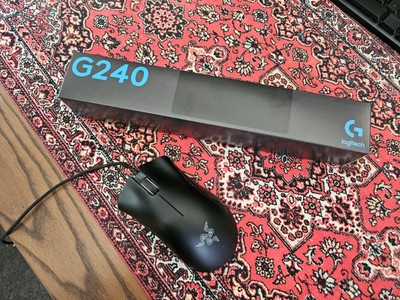 Razer DeathAdder Essential Logitech G240 Bundle Maus & Mäusepad