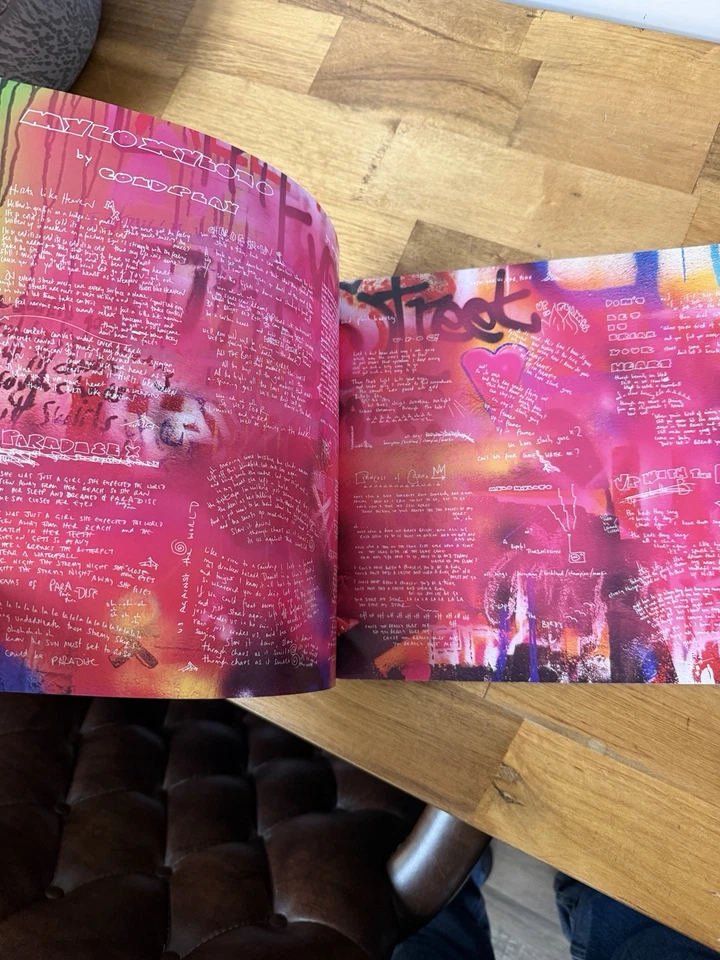 Programa Mylo Xyloto quinto álbum Coldplay con pegatinas Foto 2 de 4