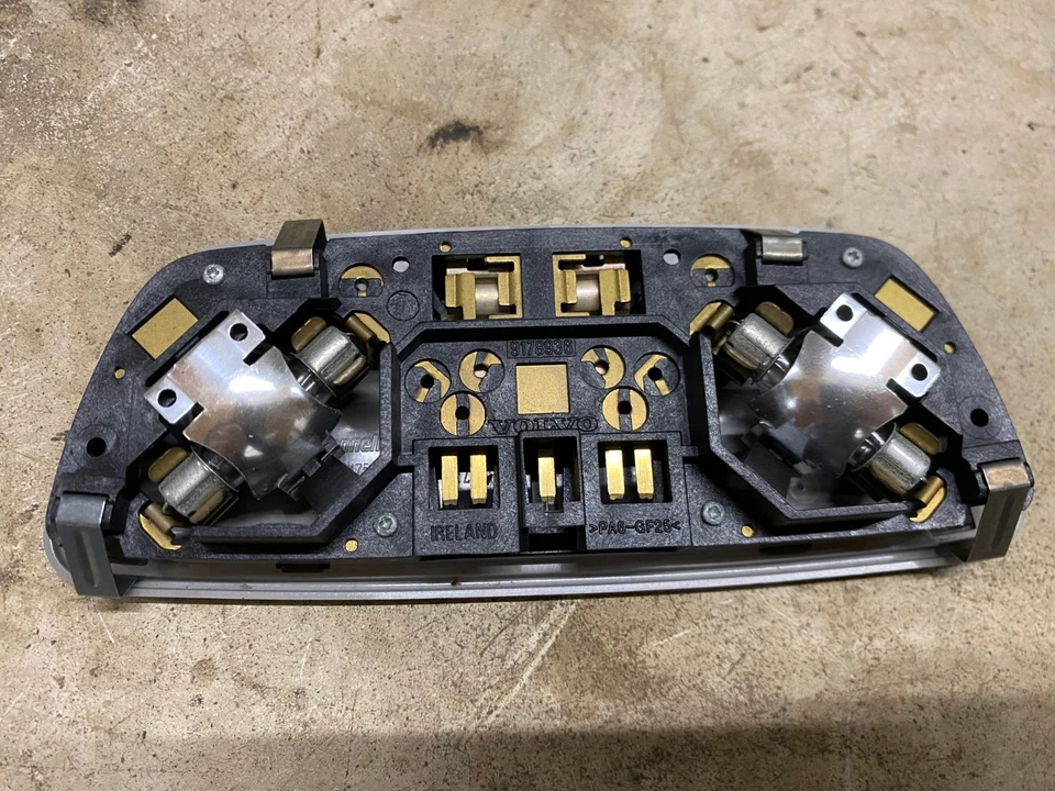 OEM 2001-2009 Volvo S60 S80 XC70 XC90 Overhead Console Dome Map Light 9178936 - Image 2 of 2