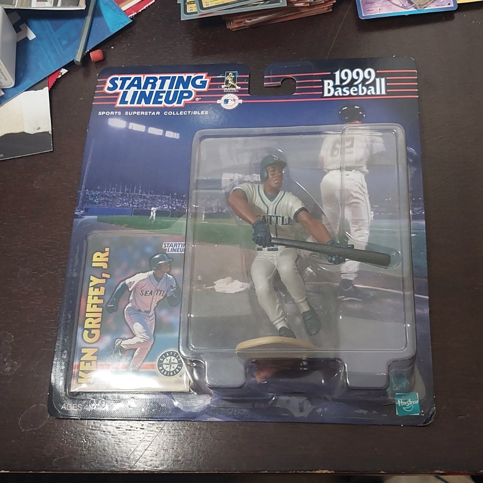 Hasbro Starting Lineup 1999 Ken Griffey Jr. MLB Baseball Action Figure w/ Bat