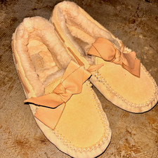 UGG Dakota Women  s Suede Shearling Lined Bow Moccasin Slippers Beige 7