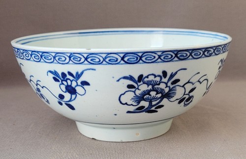 ANTIQUE BOW HAND PAINTED BLUE FLOWERS BOWL C1765-70 - Picture 4 of 9