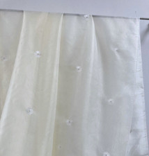 "stoffdesign!"SALE%ROSETTA*Voile Swarowski weiss Meterware bestickt Nya Nordiska