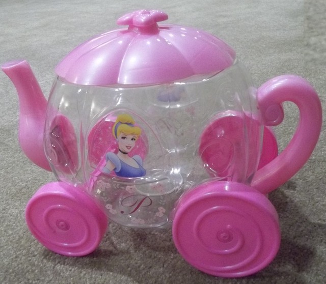 Disney Princess Tea SetService for 4Pot/Cups/Saucers/Plates/Spoons