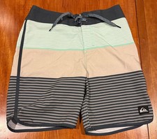 Quiksilver Boy  s Highline Slab Youth Dry Flight Board Shorts 26/12