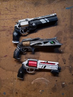 Destiny 2 Bungie Rewards Thorn Ace Of spades Luna’s Howl Mini Replicas