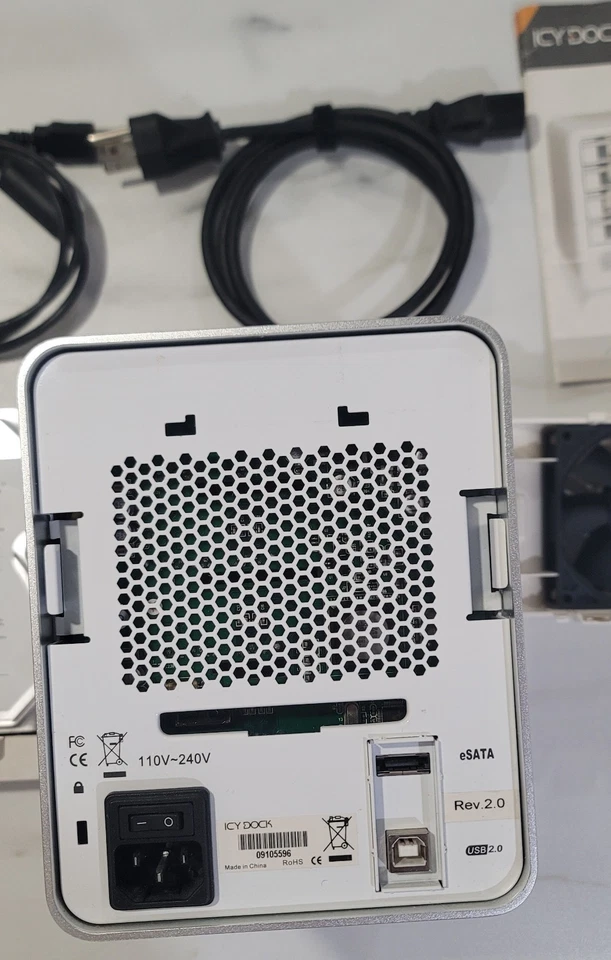 ICY DOCK ICYCube Silver 6TB (4x1.5) HDDs, Fan, Power, USB, eSATA Cable & Manuals - Image 4 of 4