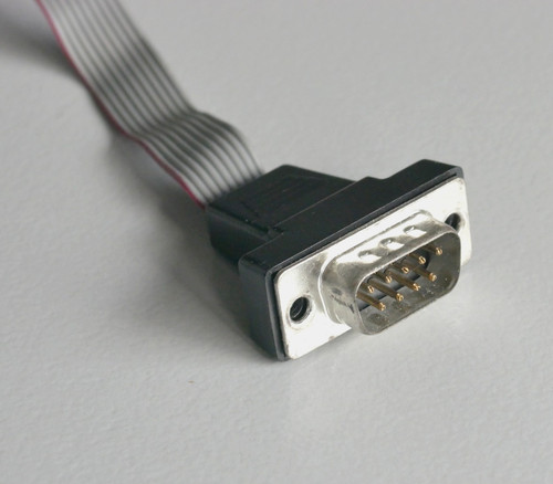 Seriell-Datenkabel (COM) zwischen Mainboard und PC-Gehäuse