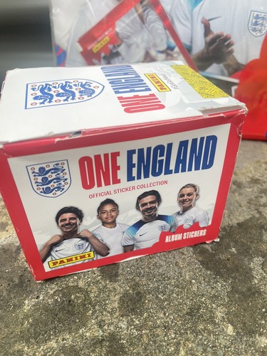 One England STARTER PACK & BOX 50 Confezioni Sticker Album Panini Mondiali Euro NUOVO - Foto 7 di 12