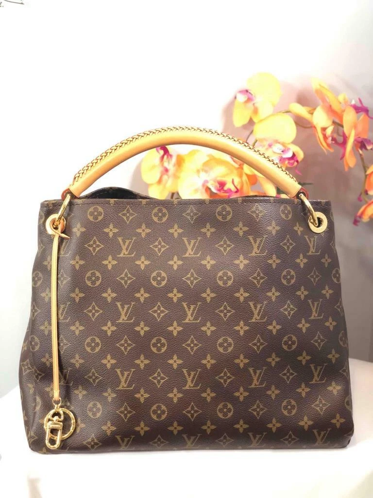 Pre-Owned Louis Vuitton Artsy MM Shoulder Bag 