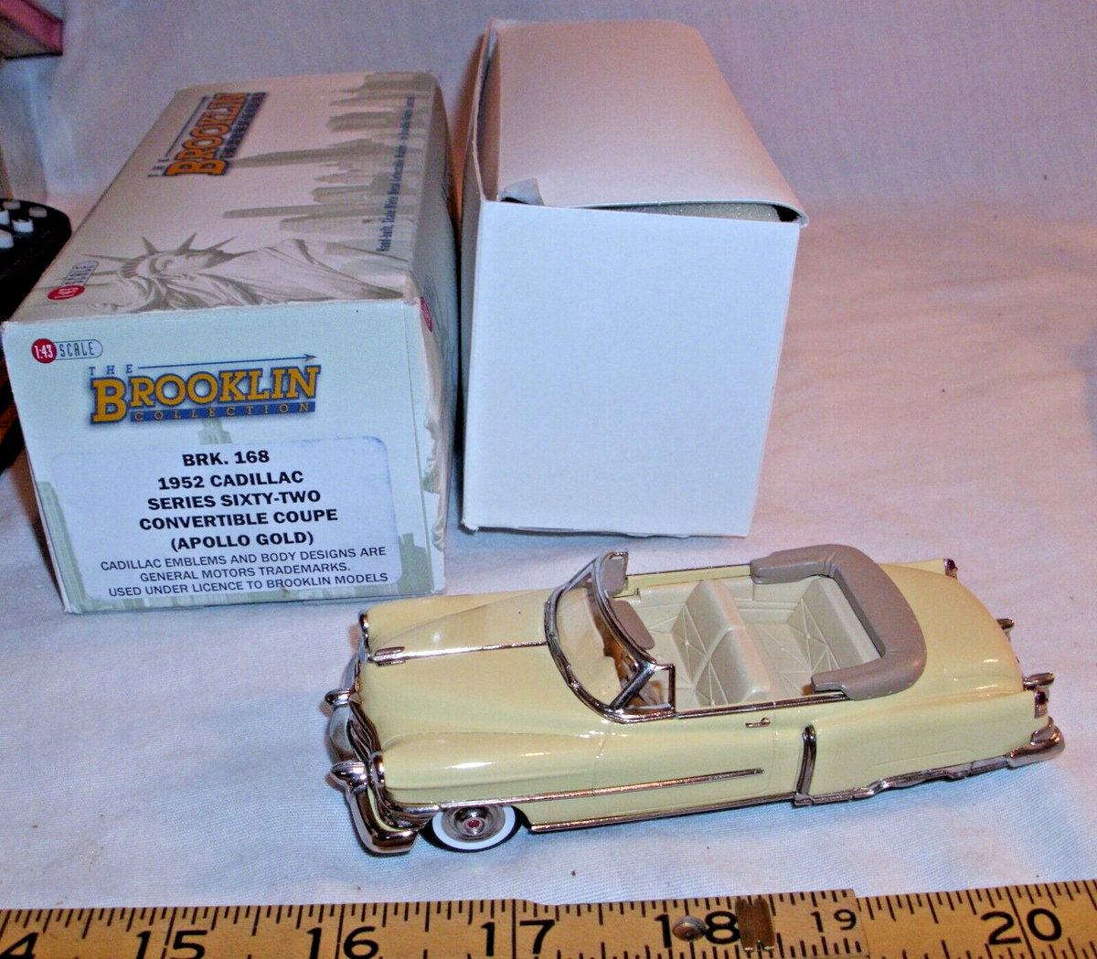 BROOKLIN MODELS 1952 CADILLAC CONVERTIBLE CAR DIE CAST TOY 1:43