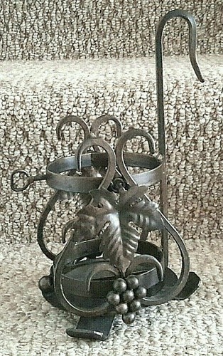 Black Wrought Iron Single Bottle Tabletop Tilt Wine Server Accent Grapes/Leaves - Picture 2 of 12