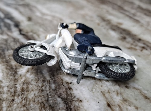 Vintage Britians Police Patrolman Triumph Motorcycle Loud Hailer 1/32 Scale - Picture 6 of 6