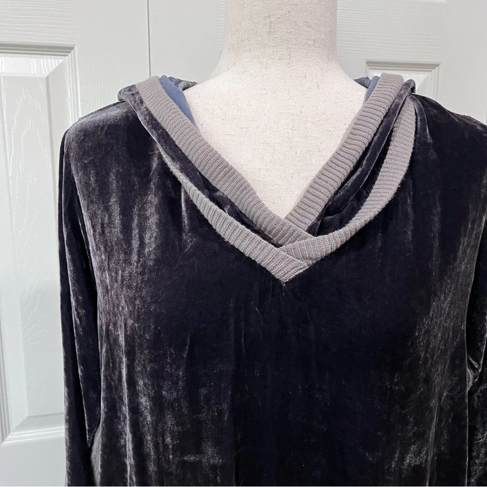 Johnny Was Pete & Greta Velvet Silk Pullover Hoodie Size XS Gray - Image 4 of 4