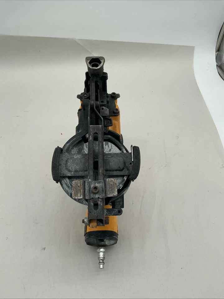 DeWALT 1-3/4 TO 3/4 In 15 Degree DW45RN Pneumatic Coil Roofing Nailer - Image 3 of 4